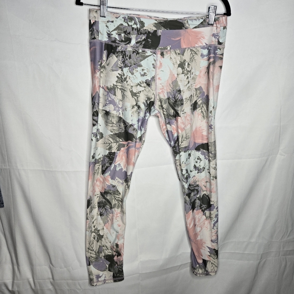 Medium Fabletics Pastel Floral Leggings Athleisure Yoga Full Length Athletic